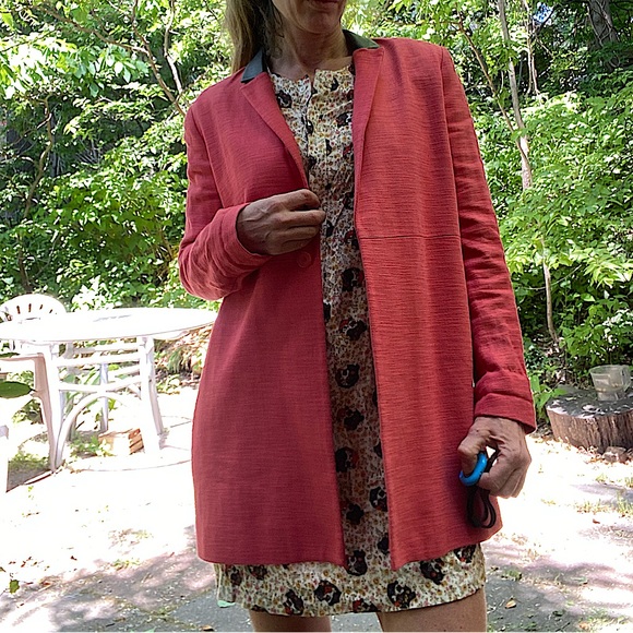 Maje Red Linen with Leather Collar
Blazer 40/L - Picture 9 of 13